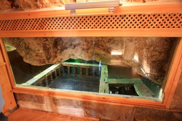 İbrahim Peygamber'in doğduğuna inanılan mağara, Urfa