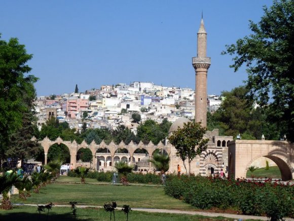 Balıklıgöl girişi ve Rızvaniye Camii, Urfa