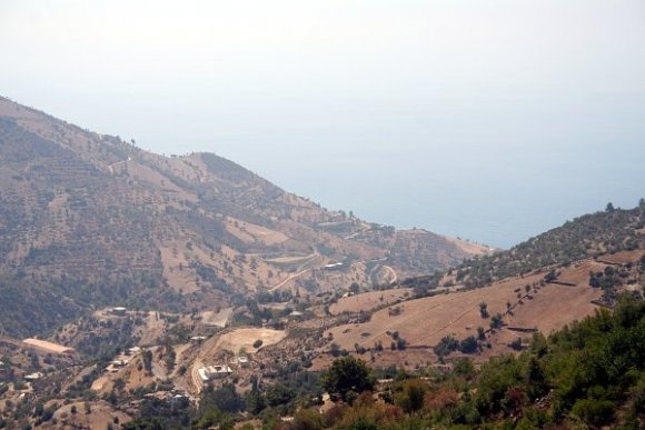 Alanya Taşucu arasını uzunnn ve keskin virajlı yollar oluşturuyor. Dağlara bir inip bir çıkıyorsunuz. Önünüze konvoy çıkarsa sol