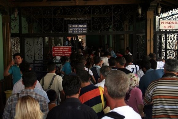 Taşucu'ndan Kıbrıs deniz otobüsüne giriş kısmı.