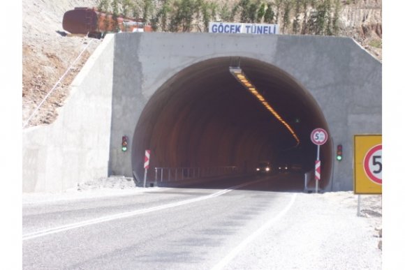 Yolda yeni Açılan Göcek Tünelinden geçtim. Ben Fethiye'ye vardığımda açılışı olmuş.