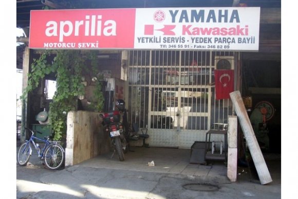 Antalya'ya geldiğimde motorun kilometresi 9800 leri gösterdiği ve yolda düştüğümde jigleyi kırdığım için motoru asker arkadaşım
