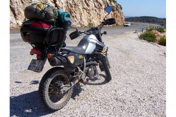 Katır Antalya yolunda. Kaş'ta V-Storm lu bir motorcu arkadaşa rastladım. Yemek yiyebileceğim güzel bir yer sorduğumda onun da ye