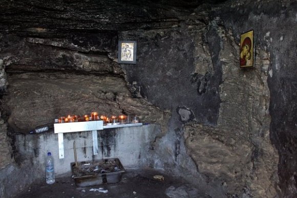 Girne yakınında bir mağara kilise