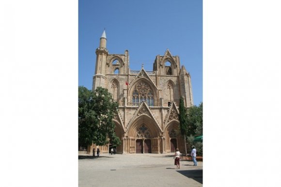 Gazi Mağusa'daki St. Nicholas Katedrali veya bugünkü adı ile Lala Mustafa Paşa Camii