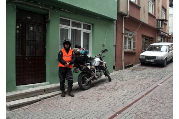 Sonunda 25 gün, yaklaşık 3800km, yeni insanlar, yerler ve süper anılarla İstanbul Bayrampaşa daki malikaneme(!) geri dönüyorum.