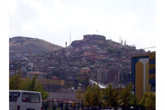 Sonrasında da Nevşehir'den geçtim. Burası Nevşehir kalesi.