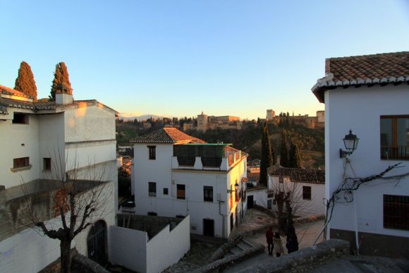 Albayzin Endülüs etkisindeki dar sokakları ve mimarisi ile 1984'te Alhambra ile birlikte UNESCO Dünya Mirası listesine girmiş.