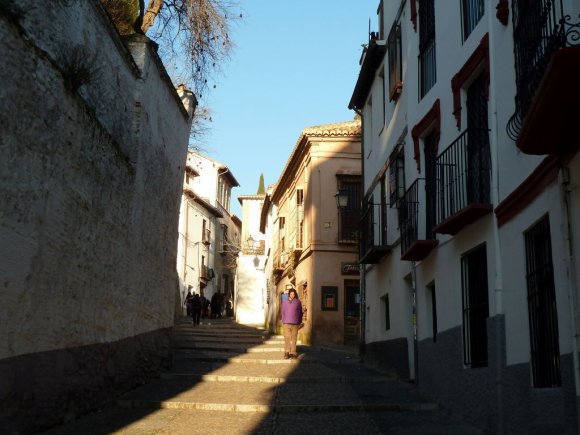 Albayzin Granada'da Elhamra Sarayı'nı gören bir tepe üzerine kurulmuş bölgenin ismi.