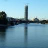 Guadalquivir Nehri üzerinden kalkan tekneler nehir boyunca 1, 2 saatlik gezi düzenliyorlar.