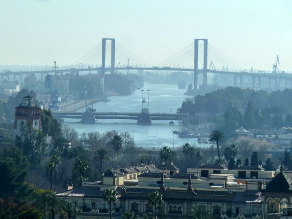 Giralda'dan Guadalquivir Nehri'ne doğru bir bakış.