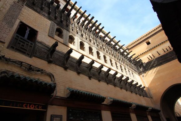 Fes - Dar al-Magana. Su saati (water clock) Bou Inania Medresesinin hemen karşısında.