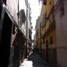 Kazablanca Medinesi. Medine veya medina şehrin icindeki genellikle dar sokaklari olan, etrafı kale duvarlari ile çevrili eski ye