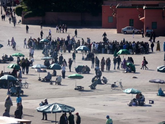 Marakeş - Djemaa el Fna gündüz vakti.