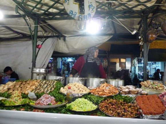Marakeş - Djemaa el Fna. Daha çok deniz ürünleri olan bölüm.