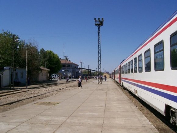 127_vu_0329_batman_istasyonu_donus_icin_bekleyen_tren.jpg