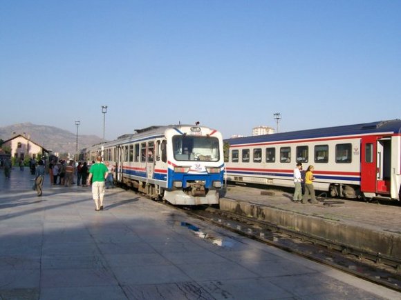 147_vu_0392_kayseri_istasyonu_trenler.jpg