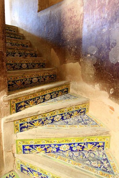 İsfahan - Ali Kapu Sarayı girişindeki merdivenler.