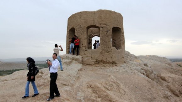 İsfahan - Ateşgah'ın (Ateşgede veya Ateş Tapınağı) en tepesinde bulunan yapı.