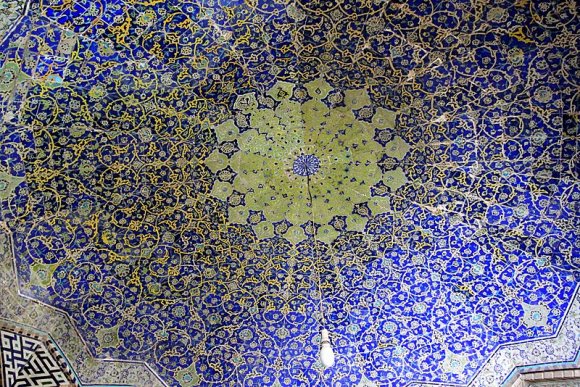 İsfahan - İmam Camii girişinde ufak bir kubbe.