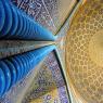 İsfahan - Şeyh Lütfullah Camii'nde mavi renkli burgulu sütunlar.