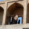 İsfahan - Siosepol Köprüsü'nde yapılabilecek en güzel etkinliklerden biri köprüyü oluşturan gözlerden birine girerek Zayende Neh