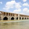 İsfahan - 33 gözden oluşan Siosepol Köprüsü.