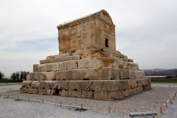 Pasargadae - Büyük Kiros'un (Cyrus the Great) anıt mezarı.
