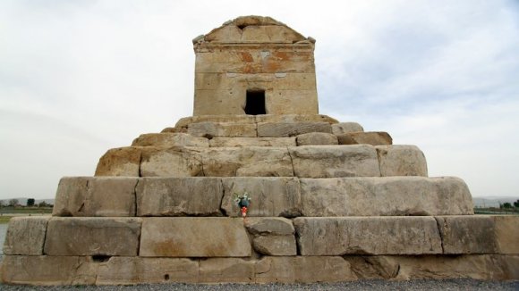 Pasargadae - Büyük Kiros'un (Cyrus the Great) anıt mezarı.