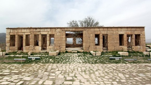 Pasargadae - Mozaffarian Kervansarayı.