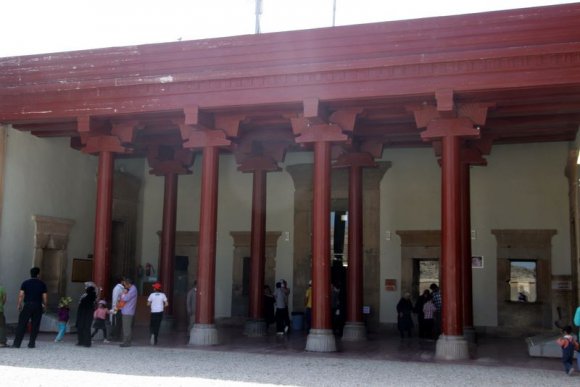 Persopolis Müzesinin girişi.