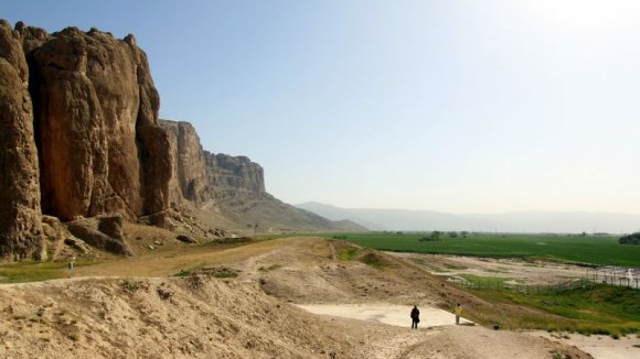 Nakş-ı Rüstem (Naqsh-e Rustam) çıkışındaki manzara.