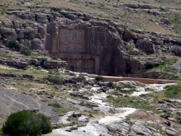 Persepolis, Kaya Mezarlar