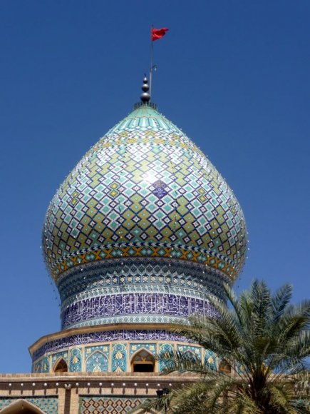 Imamzadeh-ye Ali Ebn-e Hamze Camisinin kubbesi.