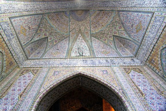 Vekil Camii girişi.