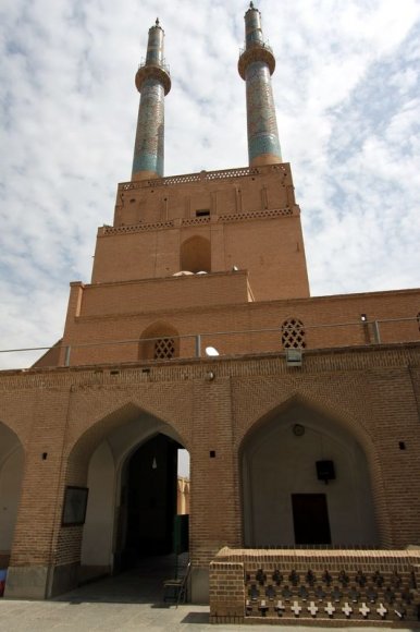 Yezd, Cuma Camii'nin minareleri, İran'daki en yüksek minarelerdir.