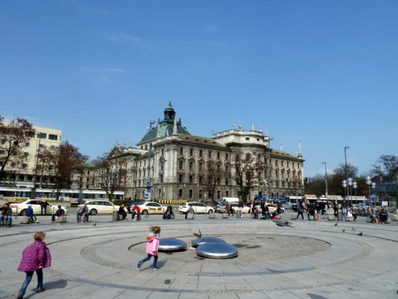 Karlsplatz Meydanı, Münih.