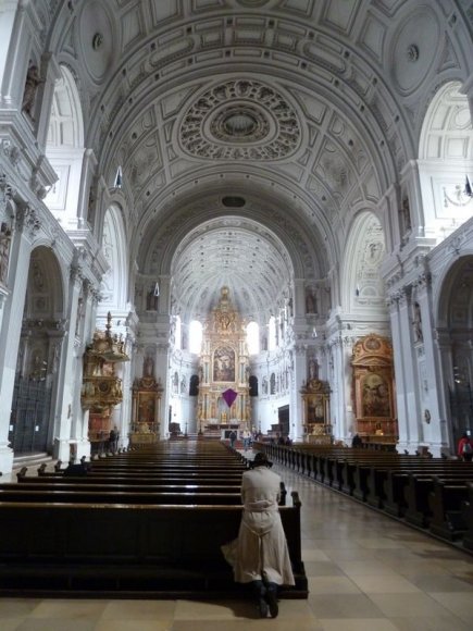 St. Michael's Kilisesi, Münih.