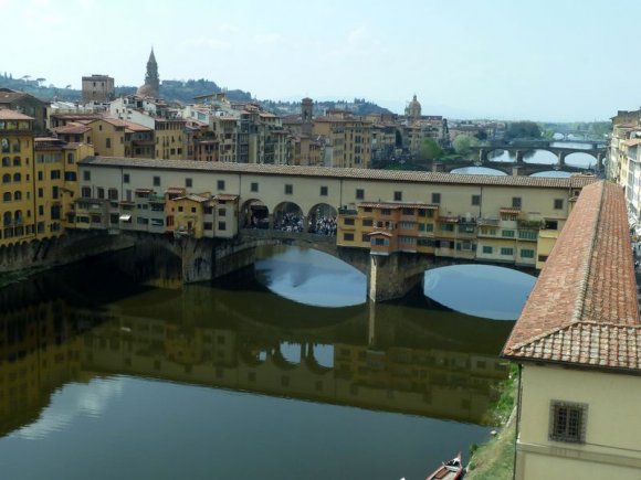 Arno nehri ve üzerindeki köprüler.