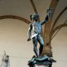 Medusa'nın başını kesmiş Perseus heykeli, Loggia dei Lanzi.