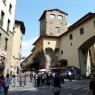 Ponte Vecchio köprüsü girişi.