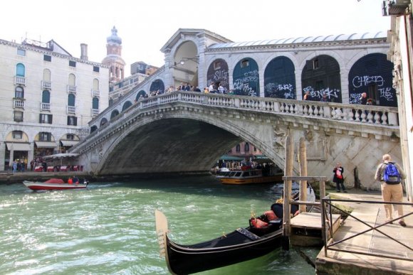 Rialto köprüsünün diğer tarafı