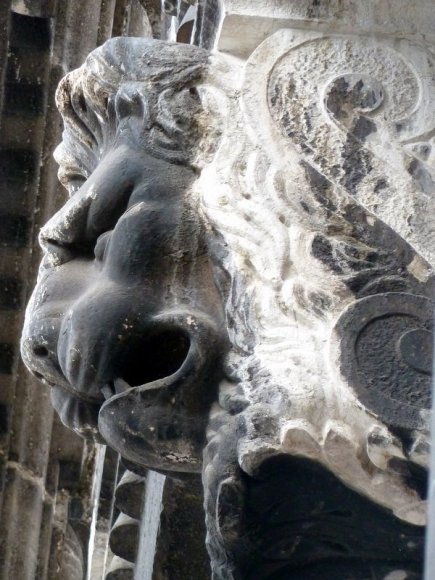 San Marco Meydanı'ndan bir heykel