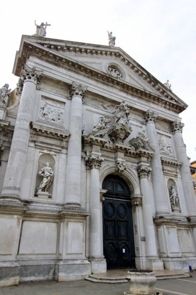 San Stae kilisesi