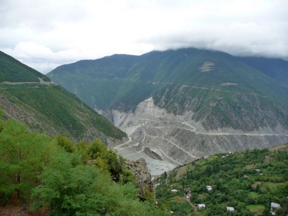 Artvin'den Yusufeli'ne giderken yol.