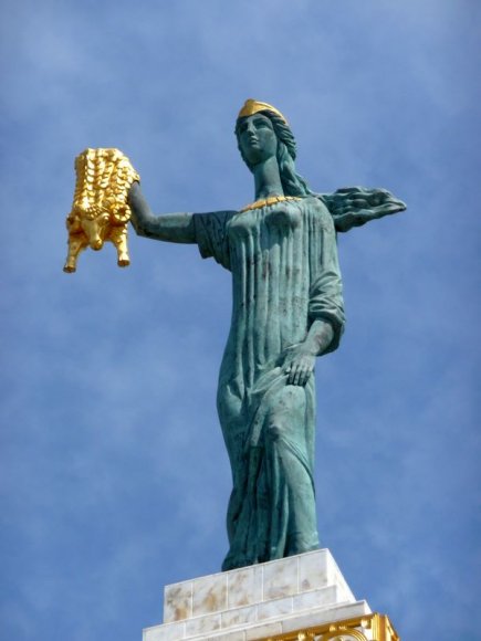 Batum'da bir heykel