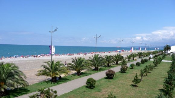 Batum'da sahil ve plajlar çok güzel düzenlenmiş. Gürcüler Batum'u Gürcistan'ın tatil yeri olarak görüyorlarmış. Buraya Gürcistan