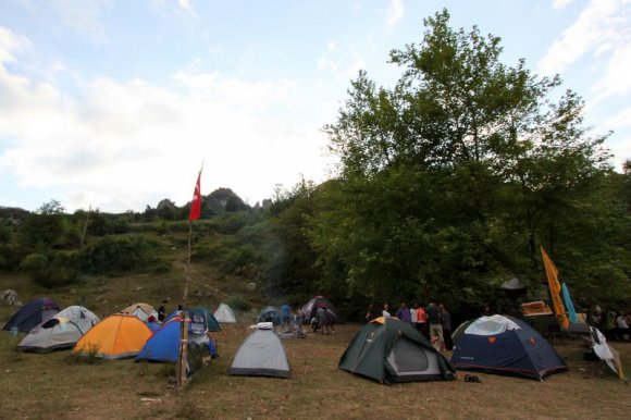 Loç Vadisinde yapılmak istenen HES (Hidro Elektrik Santrali) e karşı kurulan çadır kent.