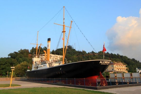 Karadeniz Ereğli'sinde Alemdar Müze Gemisi.