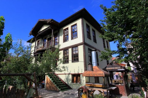 Sabah Kastamonu'ya indik. Kastamonu'da kahvaltı yapmak üzere İsmail Bey Konağına gittik.